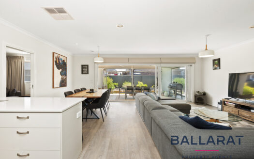Large Four Bedroom Family Home in a Premium Lucas Location