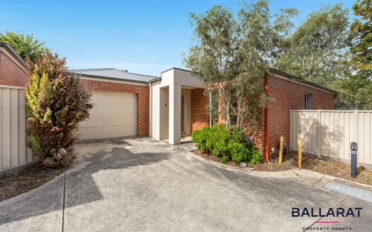 Well Presented Two Bedroom, Two Bathroom Unit in Ballarat North