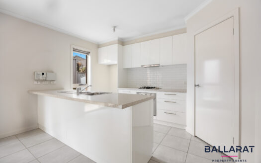 Well Presented Two Bedroom, Two Bathroom Unit in Ballarat North