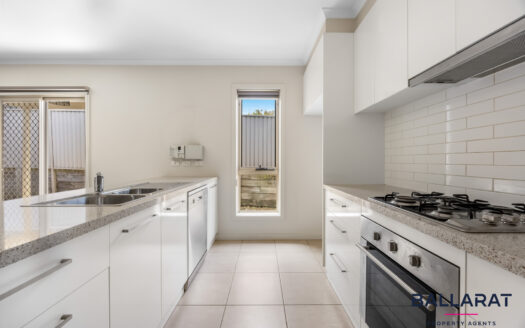 Well Presented Two Bedroom, Two Bathroom Unit in Ballarat North