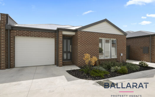 Immaculate, Light-Filled Townhouse in Quiet Location