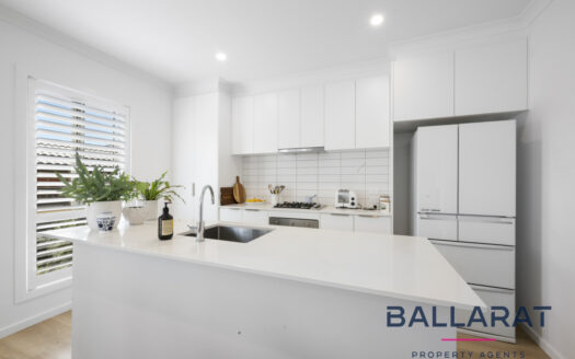 Immaculate, Light-Filled Townhouse in Quiet Location