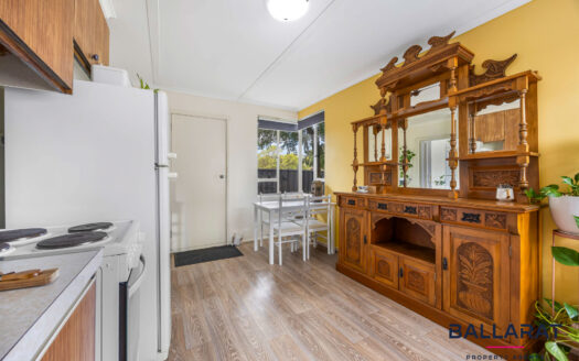 Spacious One Bedroom with Double Garage