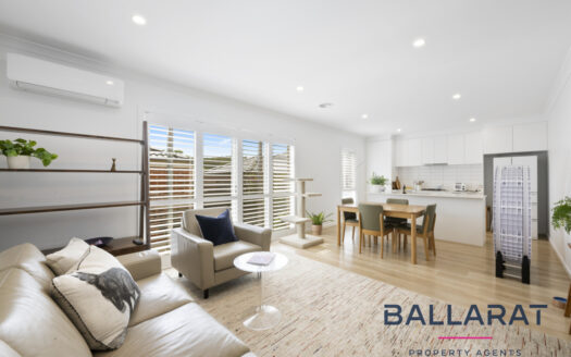Immaculate, Light-Filled Townhouse in Quiet Location