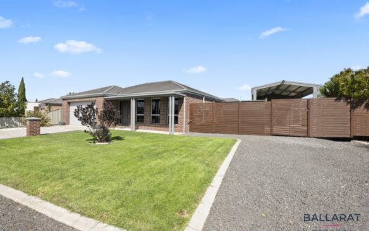 Family Home Tick, Caravan Accomodation Tick, Walk To All Amenities Tick