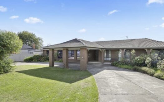 Spacious 1980s Home On 1117m² – Prime Location With Endless Potential