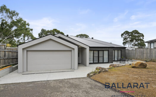 Brand New Custom-built Luxury In A Tranquil Bushland Setting With Caravan Access