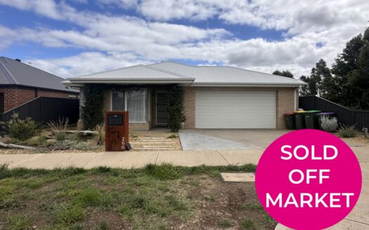 Modern Comfort In A Prime Family-friendly Location
