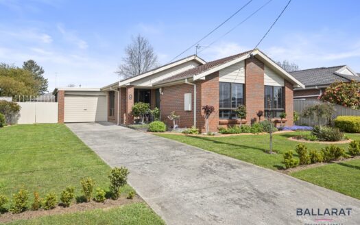 Charming, Modernised Home With Lush Gardens In Prime Wendouree Location