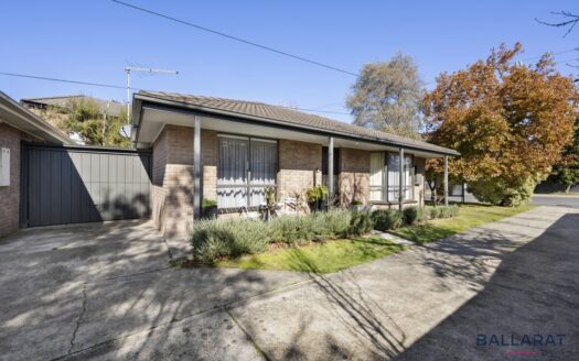 Immaculate Townhouse In Prime Lake Wendouree Location