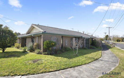 Charming 70’s Style Home In Prime Wendouree Location