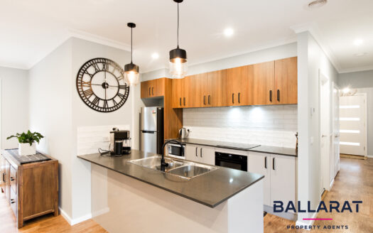 Four Bedroom Home in Prime Lucas Location