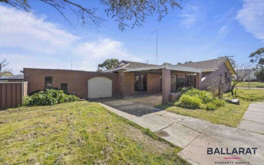 Modern Family Living in Popular Delacombe