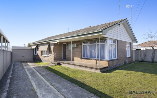 Charming Family Home in Convenient Wendouree Location