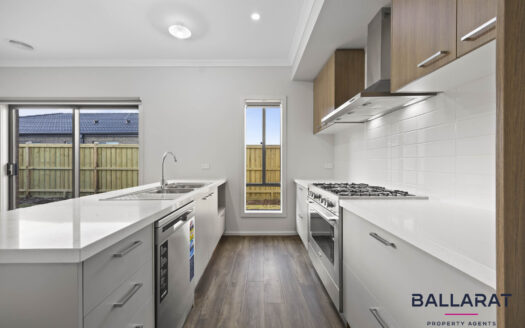 Brand New Home Three Bedroom, Two Bathroom Home in Winter Valley