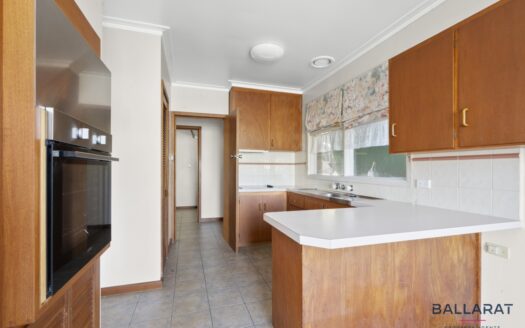 Charming Family Home in Convenient Wendouree Location