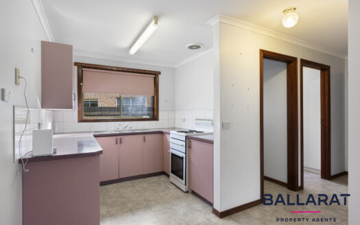 Two Bedroom Unit in Convenient Delacombe Location