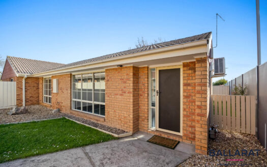 Superbly Presented / Very Private Unit