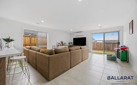 Modern Family Living in a Peaceful Winter Valley Location